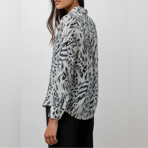 Rails Rebel Ivory Snow Leopard Long Sleeve Button Down Blouse Size S - Picture 3 of 13